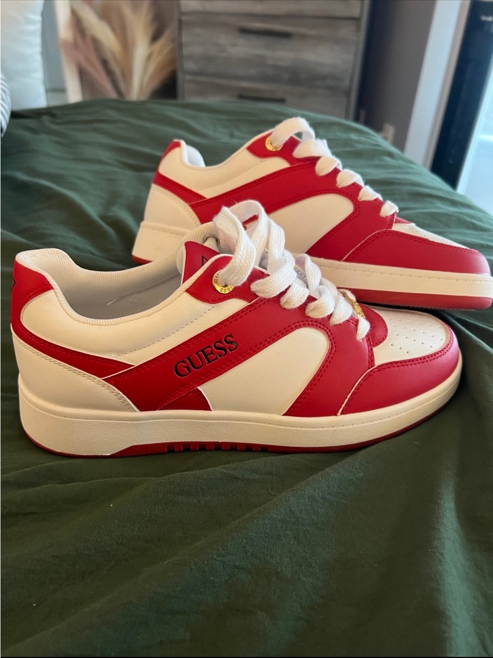 GUESS women’s Red and White Low-Top Lace-Up Sneakers